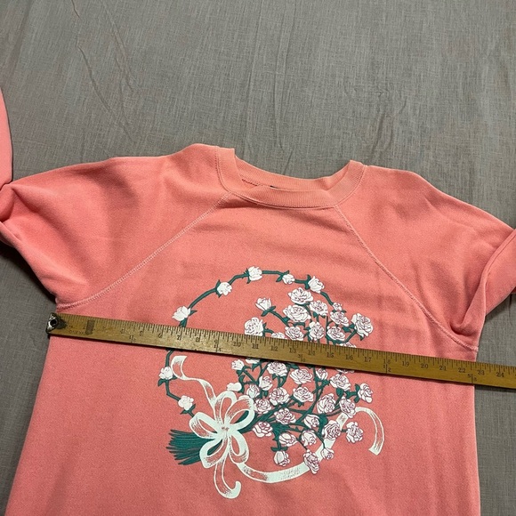 Vintage 1980s floral pink and white crewneck measures size large oversized - Picture 4 of 5